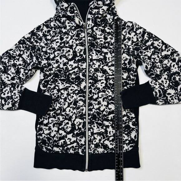 lululemon Black and White Flowers Scuba Hoodie Size 6 - Picture 6 of 12
